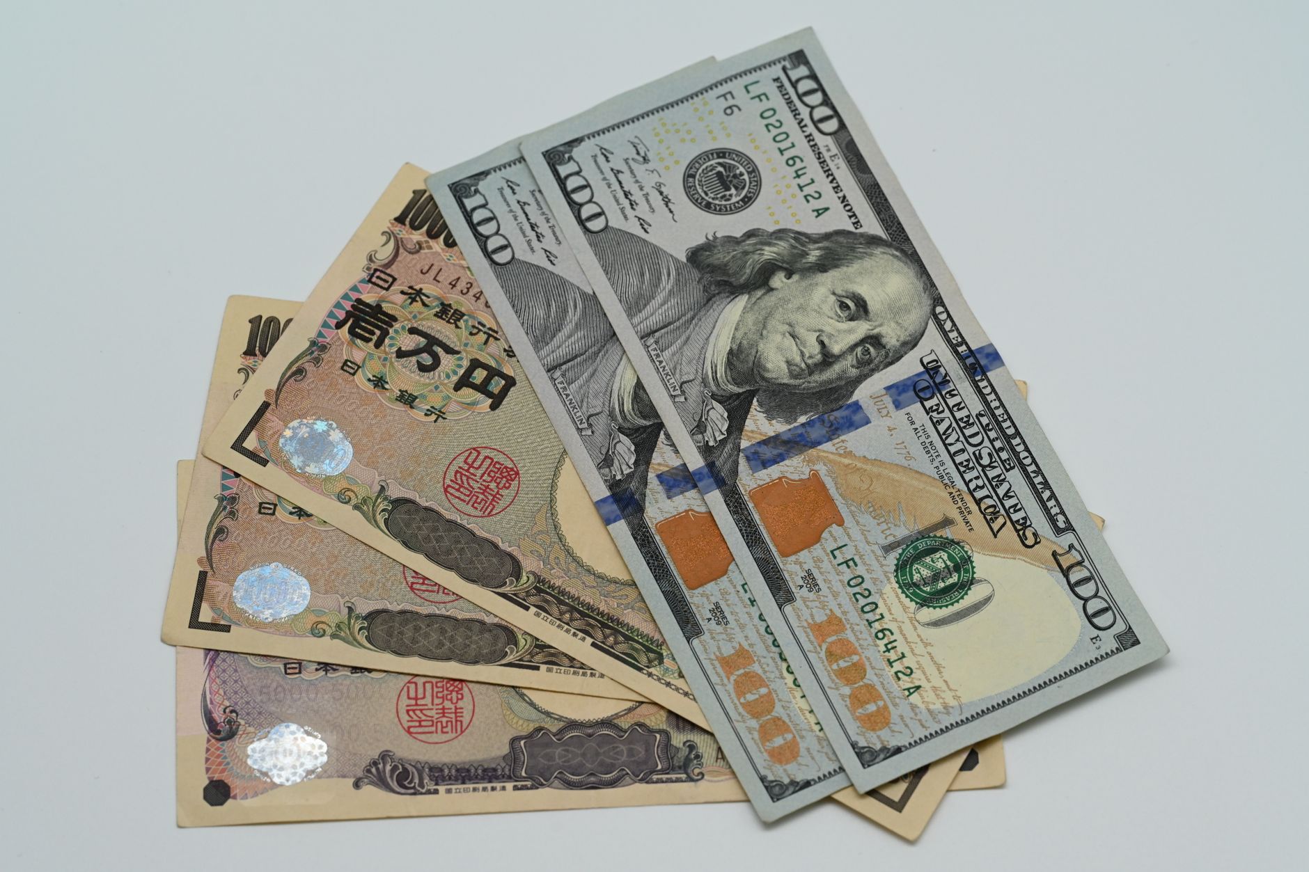 円安でも海外旅行を楽しむ！個人投資家が知るべき為替相場と旅費節約術